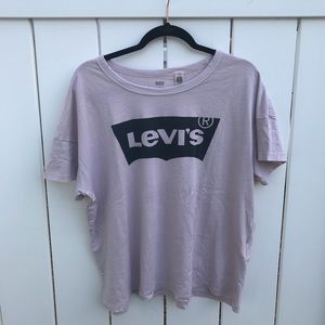 Levi’s tee